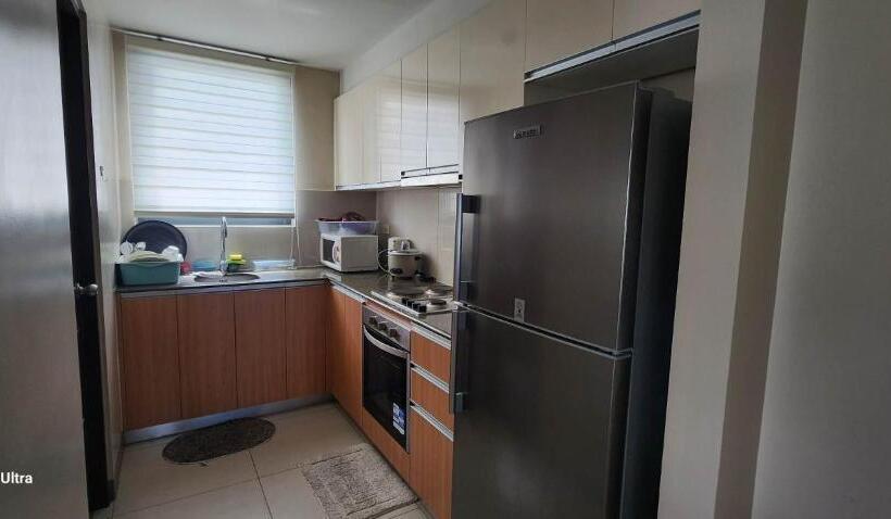 Familjerum Havsutsikt, Mactan Newtown Condo By Ejb