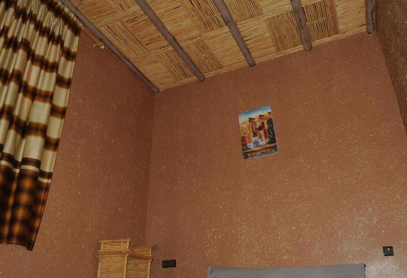 이코노미 룸, Chez Manar