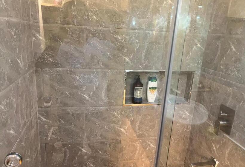 استودیوی استاندارد, Aesthetic Functional Minimalist Space Sunvida Tower Sv1716