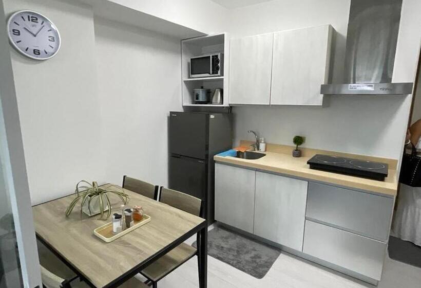 اتاق خانوادگی, Azure Urban Resort Residences