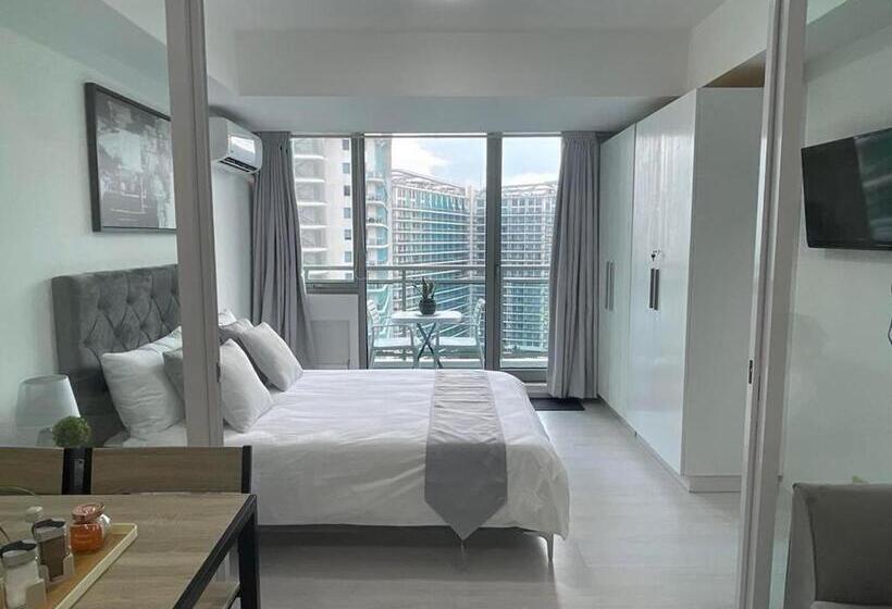 اتاق خانوادگی, Azure Urban Resort Residences