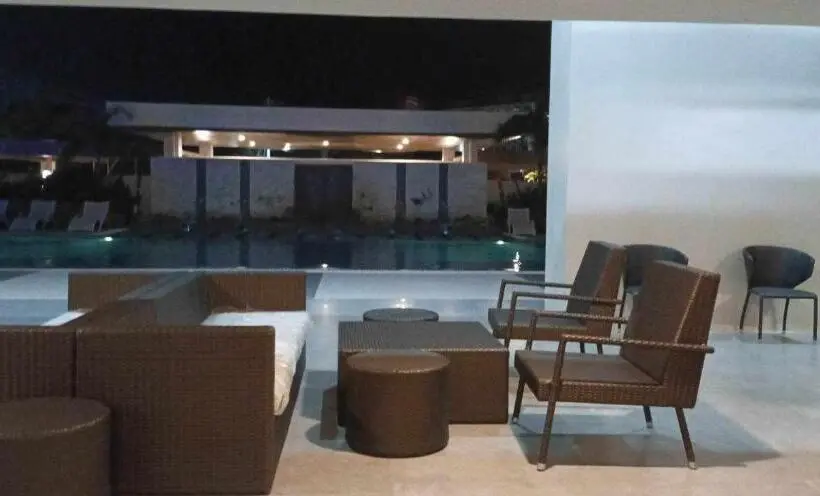 スタンダードスタジオ, Bacolod Mesavirre Condominium