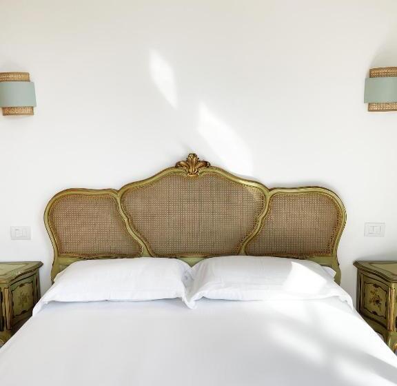 اتاق لوکس سه تخته, B&b Isola Messina