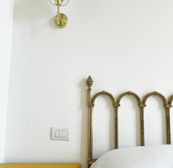 스탠다드 트리플 룸, B&b Isola Messina