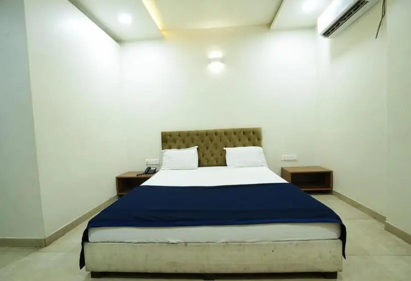 Standard Room, Anand