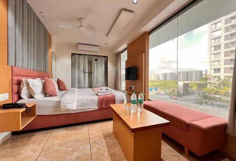 豪华工作室, Cozzy Pelace