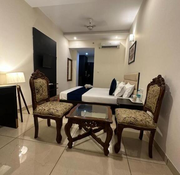 اتاق لوکس, Jb Residency !! Luxurious & Royal Balcony Rooms !! Large Rooms