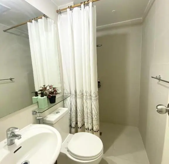 اتاق خانوادگی, Azure Cozy Hotel By Cm Staycation