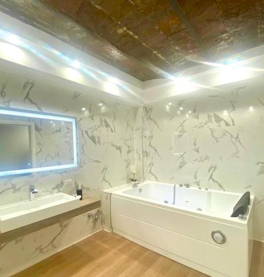 اتاق استاندارد با وان آب گرم, Miluar Luxury B&b   Vanvitelli