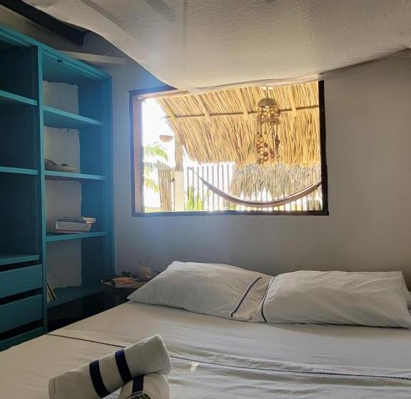 חדר משפחתי, Palenque Beach House