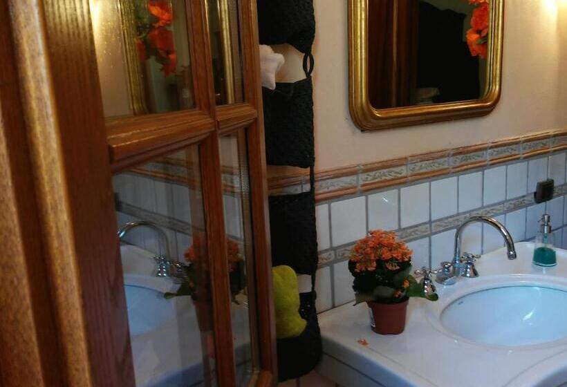 غرفة قياسية, Room In Villa   Room In The Hills With Garden And Sea View