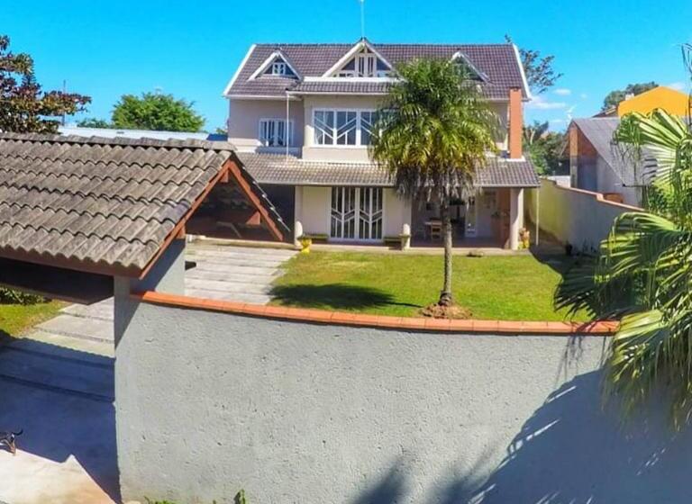 חדר סטנדרט לשלושה עם מרפסת, Quartos Privativos Pinheira Hostel Pinheira