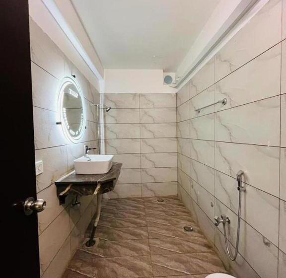 اتاق لوکس یک تخته, Tulip Hotel & Apartments Dha