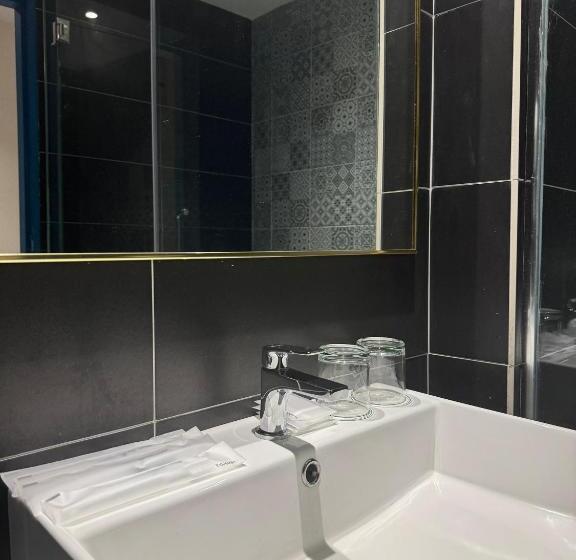 Quarto Familiar Deluxe, Le Genda