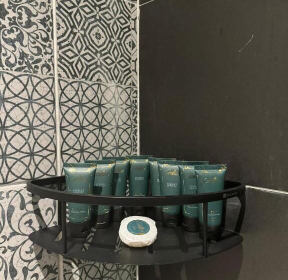 Quarto Familiar Deluxe, Le Genda