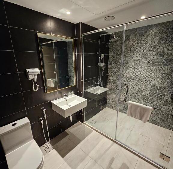 Quarto Familiar Deluxe, Le Genda