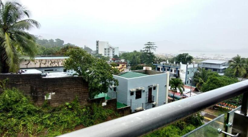 اتاق استاندارد سه تخته با بالکن, Sky Garden