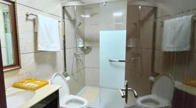 اتاق استاندارد سه تخته با بالکن, Sky Garden