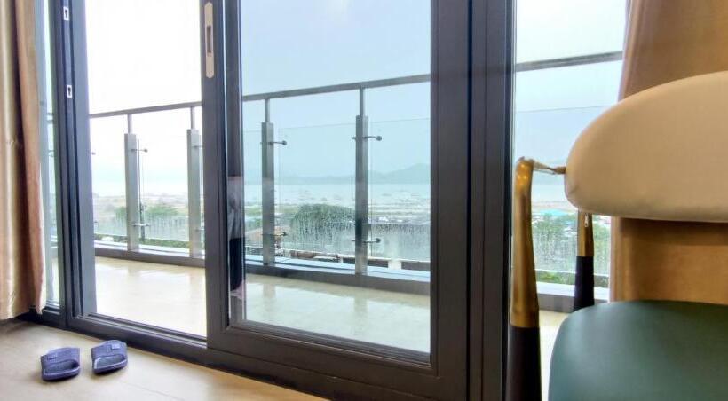 اتاق استاندارد با بالکن, Sky Garden