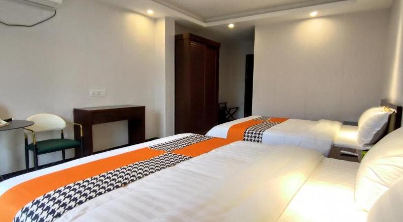 اتاق لوکس خانوادگی, Sky Garden