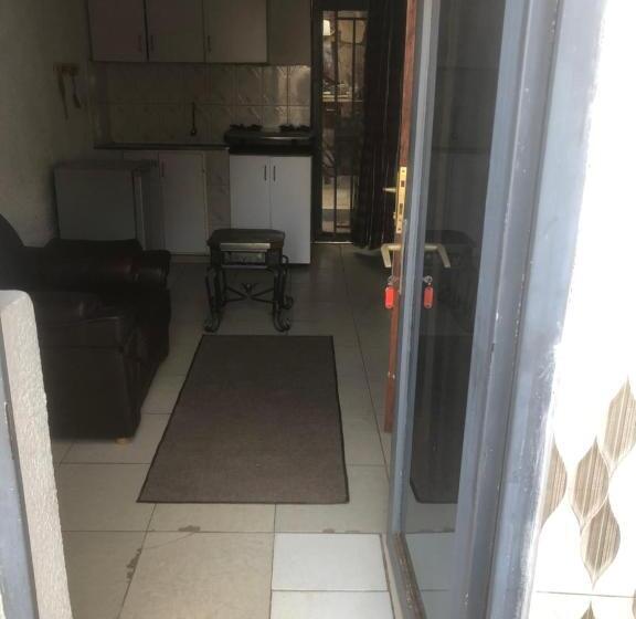 استودیو استاندارد با چشم‌انداز باغ, Zion Inn