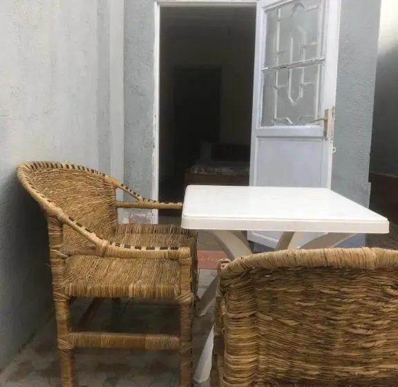 اتاق اکونومی یک تخته, Zion Inn