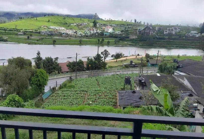 اتاق لوکس با تخت بزرگ, Creek View Inn