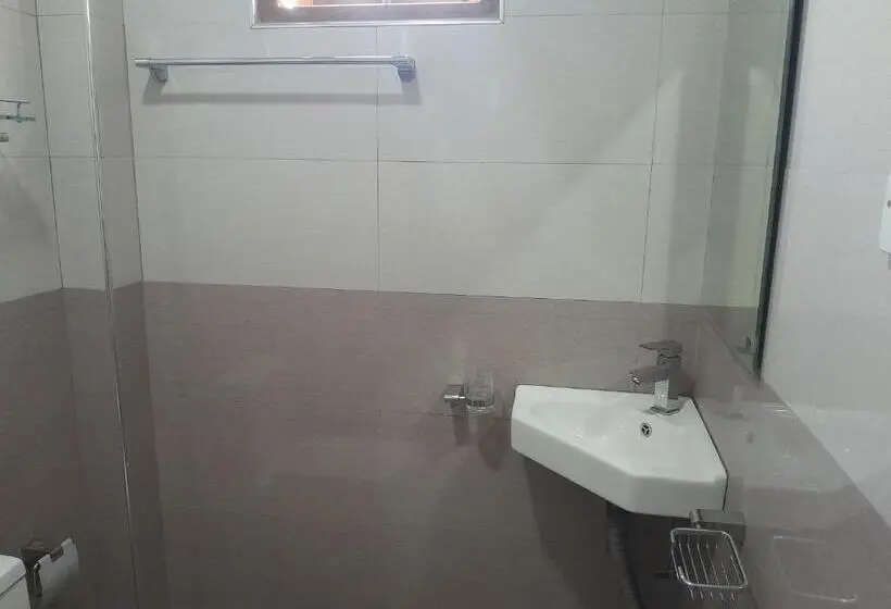 اتاق لوکس با تخت بزرگ, Creek View Inn