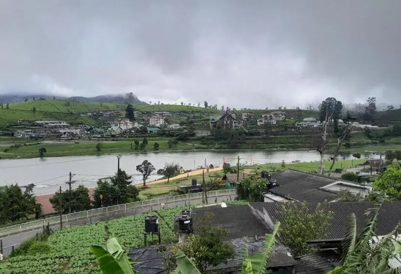 اتاق لوکس با تخت بزرگ, Creek View Inn
