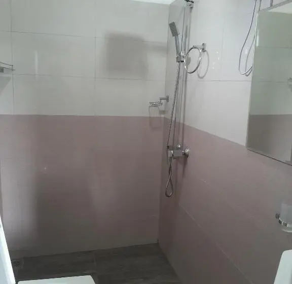 اتاق لوکس خانوادگی, Creek View Inn