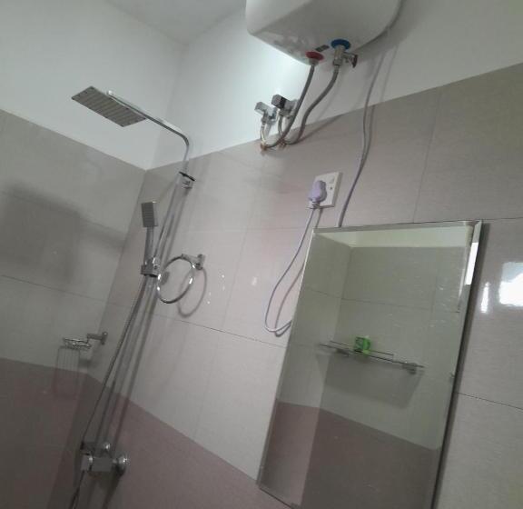 חדר משפחתי דלוקס, Creek View Inn