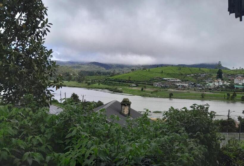 חדר משפחתי, Creek View Inn