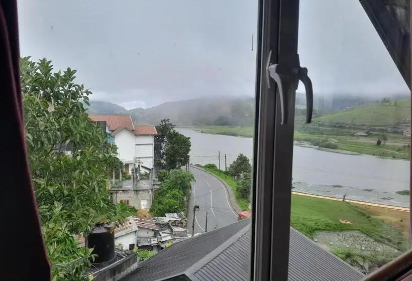 اتاق استاندارد با چشم‌انداز دریاچه, Creek View Inn