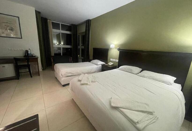 اتاق خانوادگی, Eman Regency