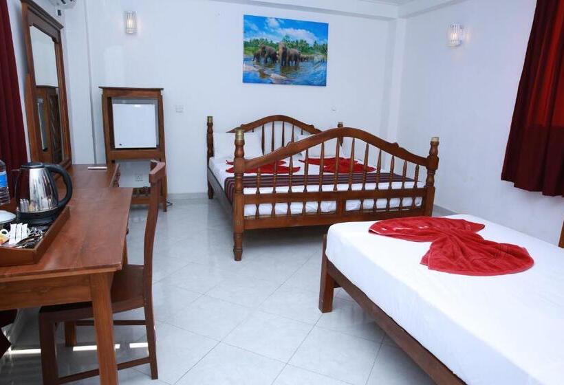 غرفة سوبيريور ثلاثية مطلّة علي البحر, Mirissa Heights