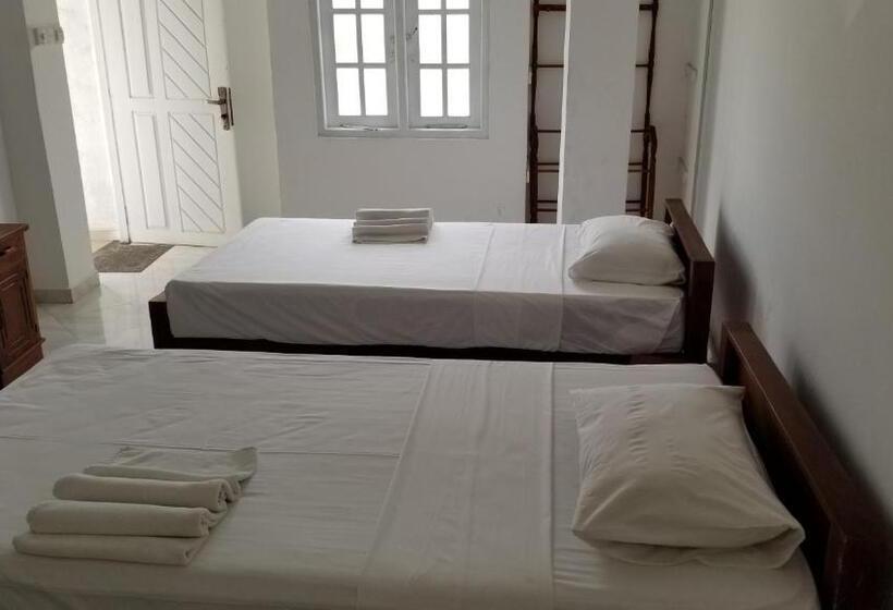 غرفة قياسية, Mirissa Heights