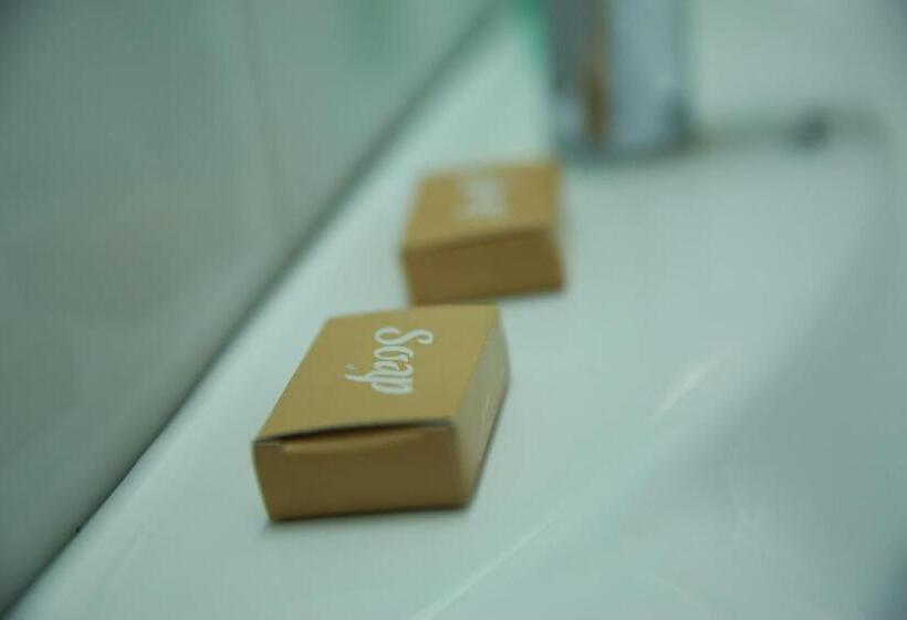 غرفة قياسية, Mirissa Heights