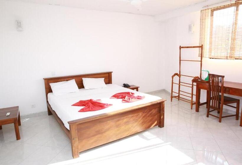 غرفة قياسية, Mirissa Heights