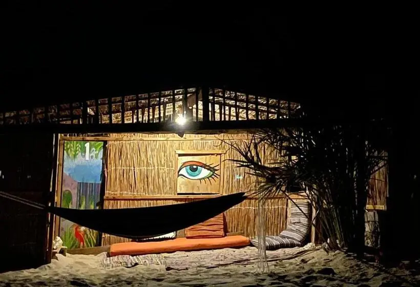 بنگله خانوادگی, Yasmina Beach