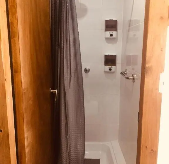 Standard Kolmen Hengen Huone Jaettu kylpyhuone, Hostal Esquina Patagónica