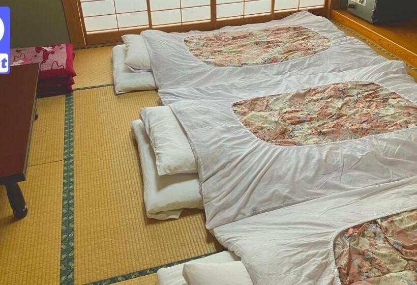 اتاق استاندارد سه تخته با سرویس بهداشتی مشترک, Togoro