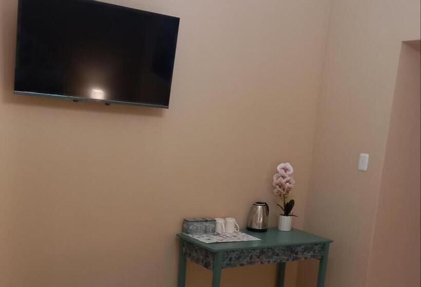 חדר סטנדרט, The Secret Garden