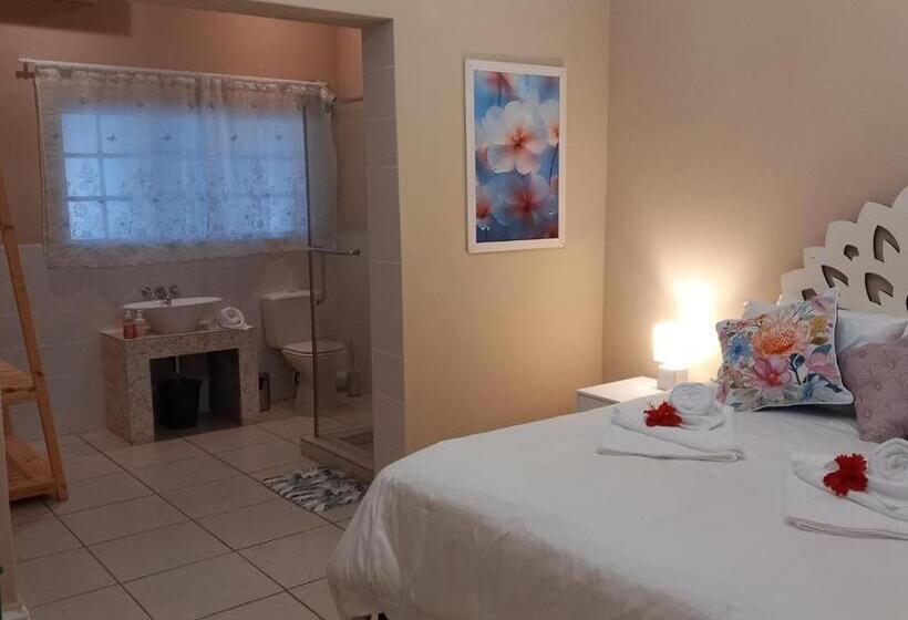 חדר סטנדרט, The Secret Garden