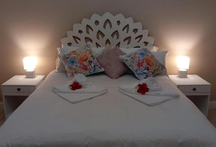 חדר סטנדרט, The Secret Garden