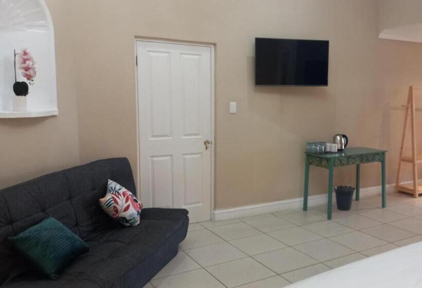 סוויטת סופריור, The Secret Garden