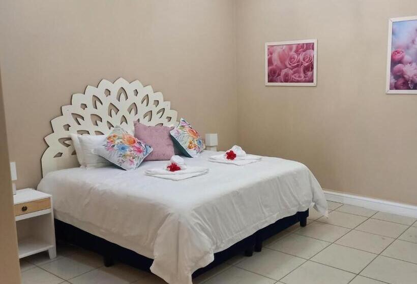 סוויטת סופריור, The Secret Garden