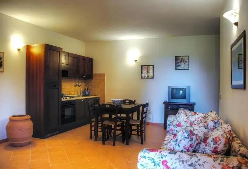 آپارتمان 1 خوابه با تراس, Agriturismo L Elce