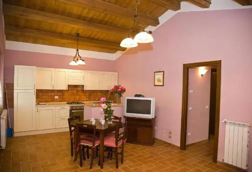 آپارتمان 1 خوابه با چشم‌انداز استخر, Agriturismo L Elce