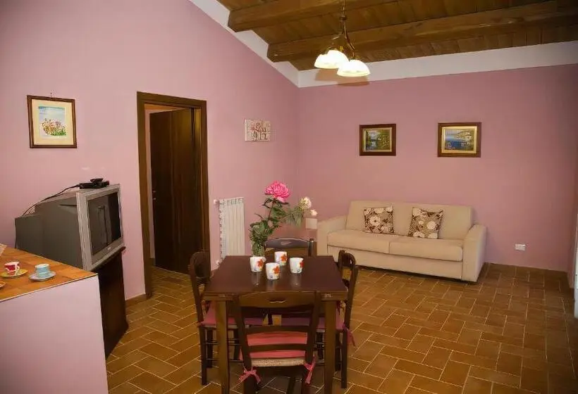 آپارتمان 1 خوابه با چشم‌انداز استخر, Agriturismo L Elce