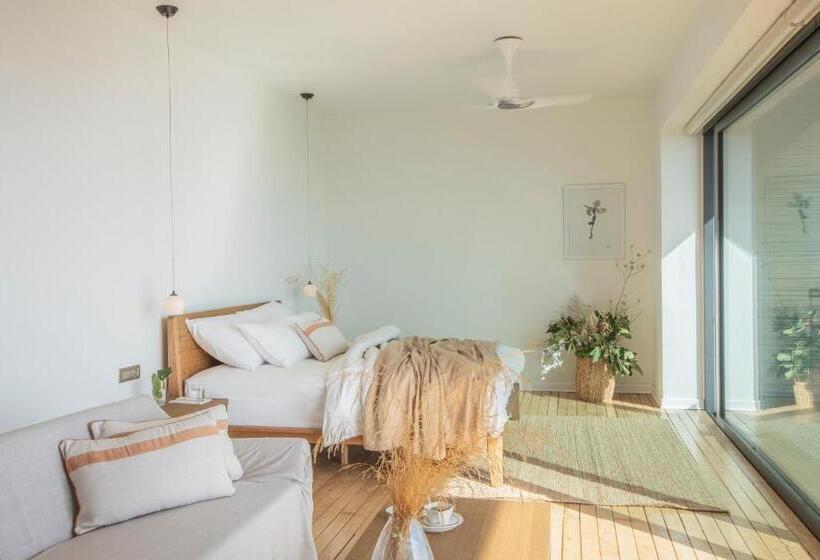 غرفة ديلوكس مطلّة علي البحر مزوَّدة بشُرفة, Momos Otel